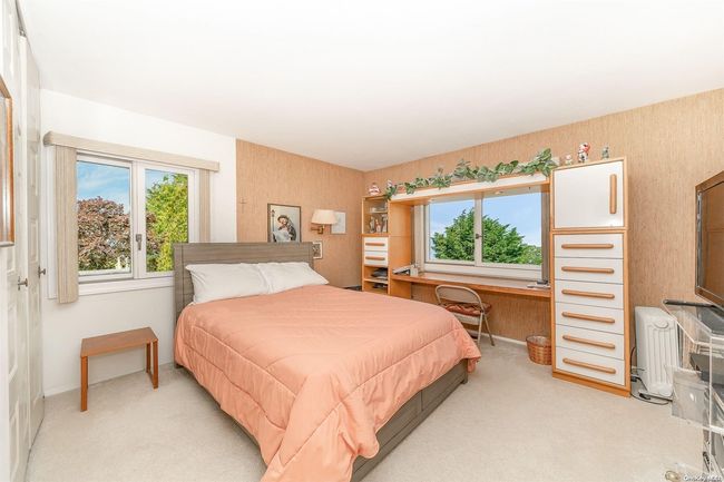 93 - 93 Southgate Cir, Condo with 3 bedrooms, 2 bathrooms and null parking in Massapequa Park NY | Image 12