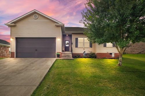 2801 Gunsmoke Trail Way, Bowling Green, KY, 42101-8658 | Card Image