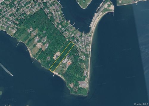 38 Old Neck Rd S, Center Moriches, NY, 11934-3113 | Card Image
