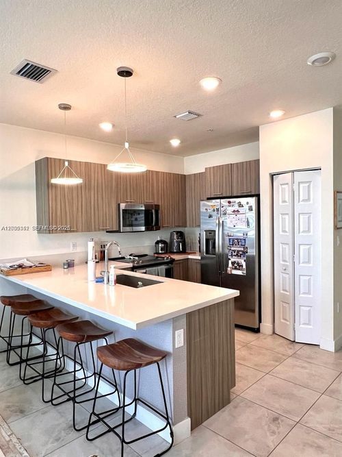 304-6420 Nw 102nd Path, Doral, FL, 33178-4695 | Card Image