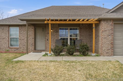 2503 Hunters Ct, Claremore, OK, 74019-3508 | Card Image