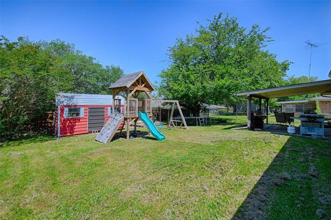 928 Maple St, House other with 4 bedrooms, 2 bathrooms and null parking in Howe TX | Image 20