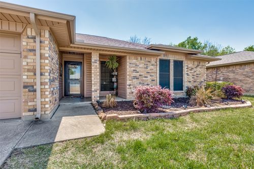 6361 Hunters Glen Dr, Watauga, TX, 76148-1319 | Card Image