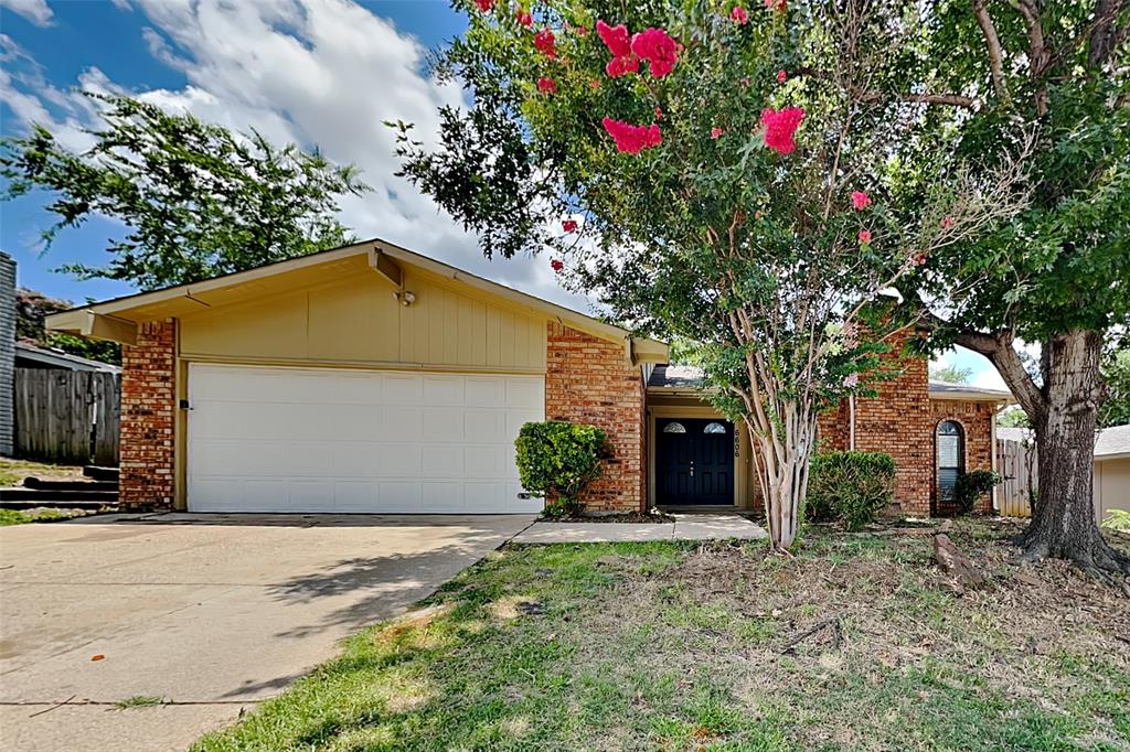 Forestview Dr, Arlington, TX 76016