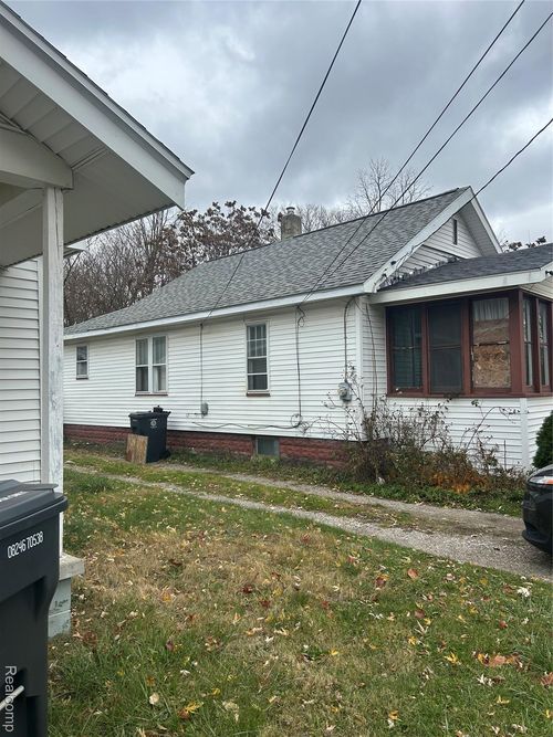 1601 Wayne St, Flint, MI, 48503-4253 | Card Image