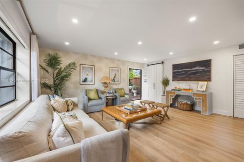 a83-11537 Sw 64th St, Miami, FL, 33173-4700 | Card Image