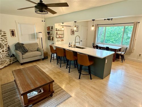 1 Stadiumn Road, Eureka Springs, AR, 72632 | Card Image