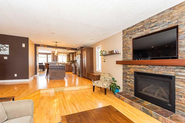 414 Ormsby Rd West Nw, Home with 3 bedrooms, 3 bathrooms and 4 parking in Edmonton AB | Image 8