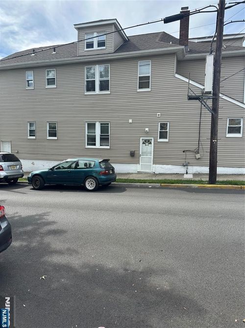 82 Westervelt Pl, Lodi, NJ, 07644-1082 | Card Image