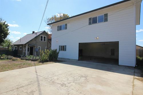1427 E Bridgeport Ave, Spokane, WA, 99207-4745 | Card Image