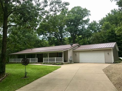 10 Senachwine Cir, Putnam, IL, 61560-9415 | Card Image