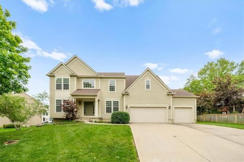 15251 W 158th Ter, Olathe, KS, 66062-6377 | Card Image