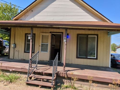 237 5th St, Dunfermline, IL, 61524-2121 | Card Image