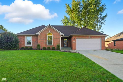 5253 Tracey Jo Rd, Greenwood, IN, 46142-9648 | Card Image