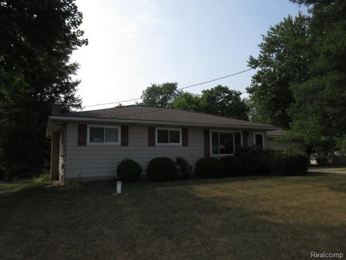319 Sherman Ct, Ortonville, MI, 48462-8621 | Card Image