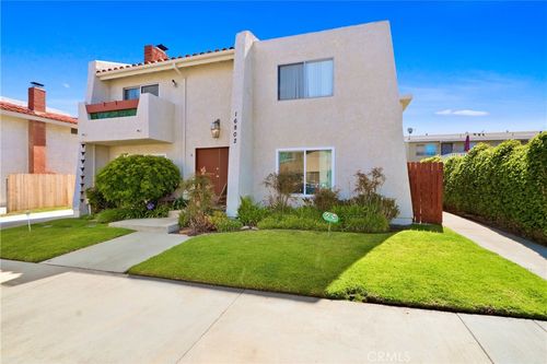 16802 Hoskins Ln, Huntington Beach, CA, 92649-3912 | Card Image