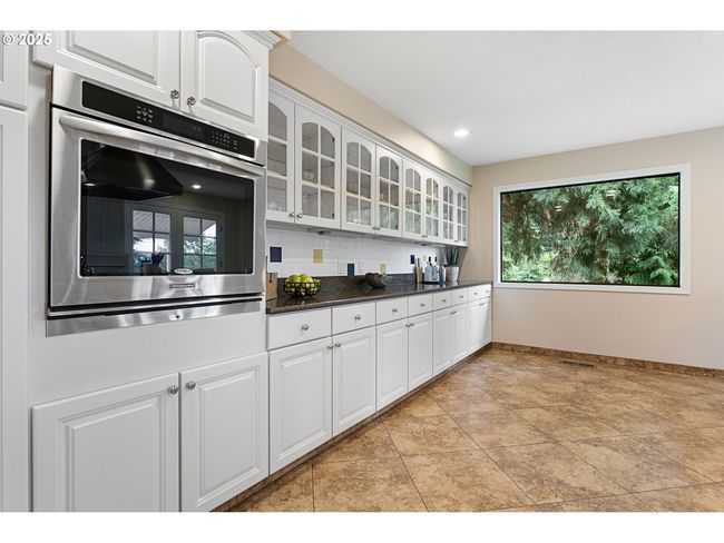 Kitchen-Oven | Image 16