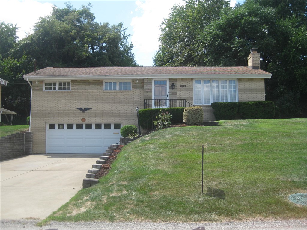 Gates Dr, Homestead, PA 15120