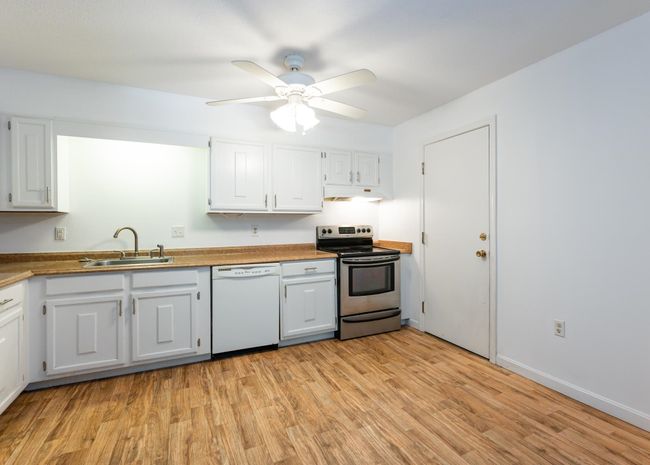 APT-24 - 5 Autumn Leaf Dr, Condo with 2 bedrooms, 1 bathrooms and null parking in Nashua NH | Image 5