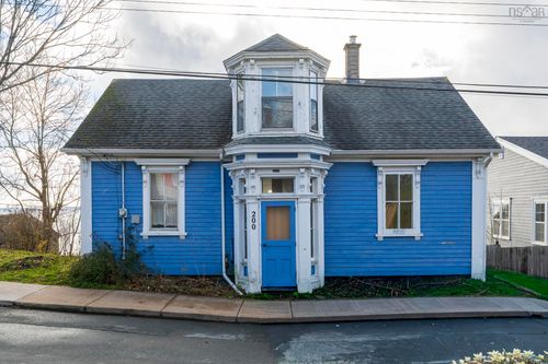 200 Montague St, Lunenburg, NS, B0J2C0 | Card Image