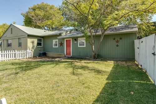 422-24-424 E Worth St, Grapevine, TX, 76051-5411 | Card Image