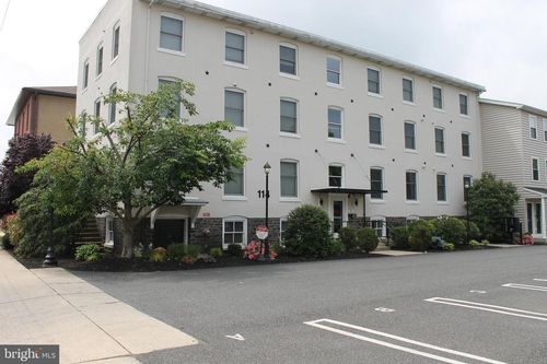apt-206-114 Front St, QUAKERTOWN, PA, 18951-1660 | Card Image