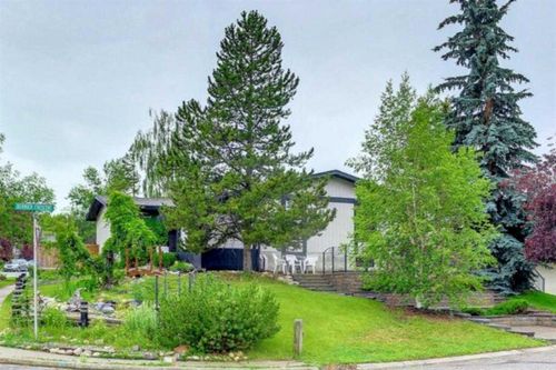 3 Berwick Cres Nw, Calgary, AB, T3K1P7 | Card Image