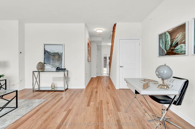87 Inverary Cres, House attached with 3 bedrooms, 3 bathrooms and 1 parking in Vaughan ON | Image 4