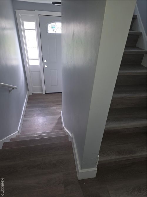 1-18059 Hoover St, Detroit, MI, 48205-2687 | Card Image