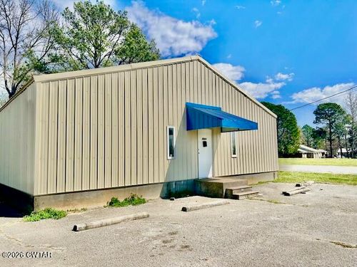 2051 Hollywood Dr, Jackson, TN, 38305-4324 | Card Image