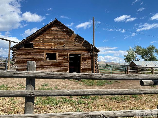 Log barn w/concrete floor | Image 39