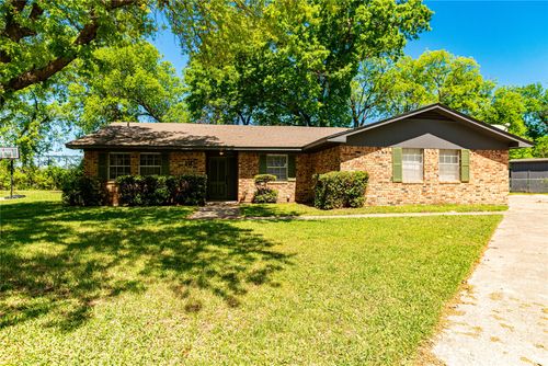 12 Brookhollow Circle, Gainesville, TX, 76240 | Card Image