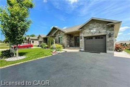 9 William St S, Clifford, ON, N0G1M0 | Card Image