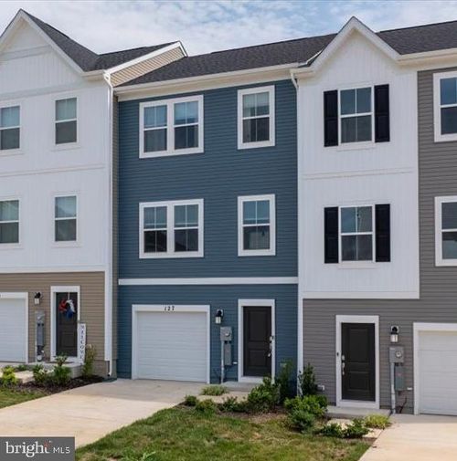 127 Brashear Ct, MARTINSBURG, WV, 25403-8324 | Card Image