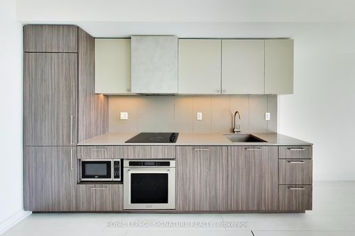 1609-19 Western Battery Rd, Toronto, ON, M6K0E3 | Card Image