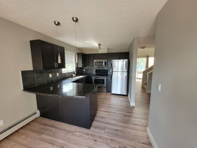 7 - 118 Village Heights Sw, Home with 2 bedrooms, 1 bathrooms and 2 parking in Calgary AB | Image 7