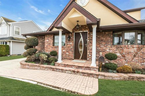 21 Terrell Ln, Hicksville, NY, 11801-5616 | Card Image