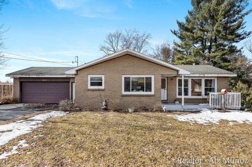 9211 Alpine Ave, Sparta, MI, 49345-9462 | Card Image