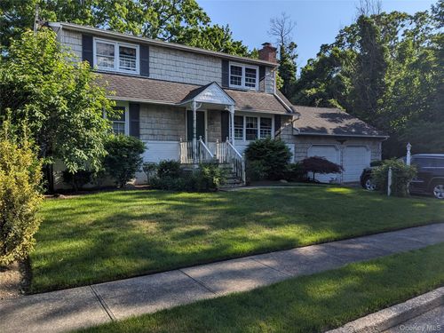2 Rhode Island Avenue, Oyster Bay, NY, 11758 | Card Image
