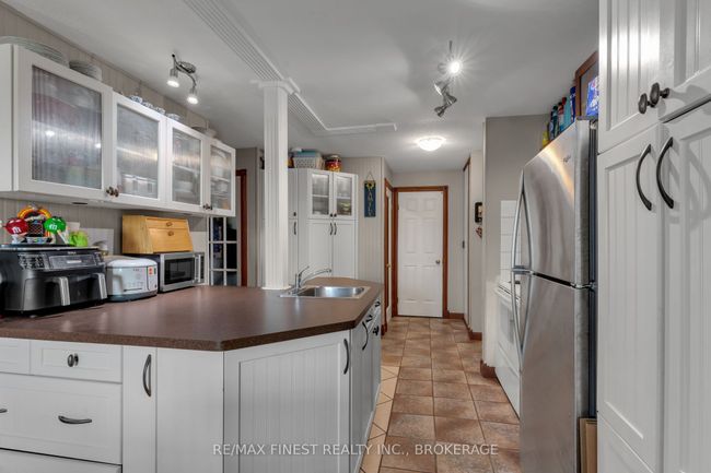 403 - 540 Talbot Pl, Condo with 2 bedrooms, 1 bathrooms and 1 parking in Gananoque ON | Image 11
