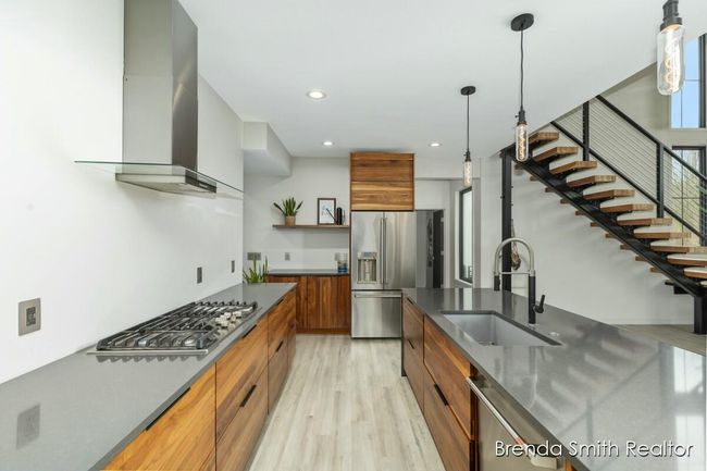 Kitchen | Image 12