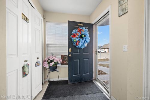 21628 Majestic Dr, Trenton, MI, 48183-7622 | Card Image