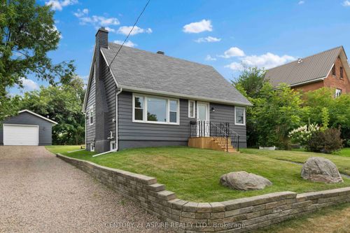 332 Alfred St, Pembroke, ON, K8A3A8 | Card Image