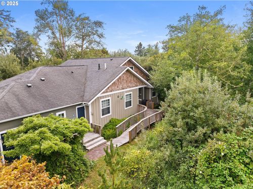 676 Nw 9th St, Warrenton, OR, 97146-9316 | Card Image
