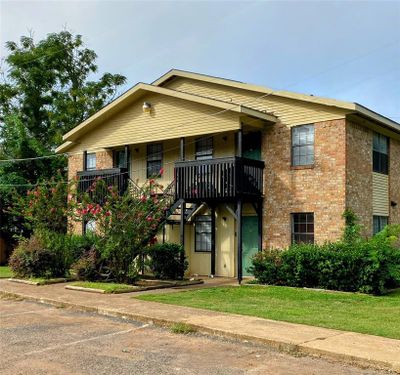 Green Oaks Apartments | Image 1