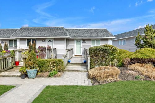 1701 Bluffs Dr S, Calverton, NY, 11933-1286 | Card Image