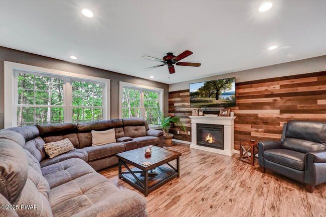 105 Rimrock Ln 11 Large | Image 10