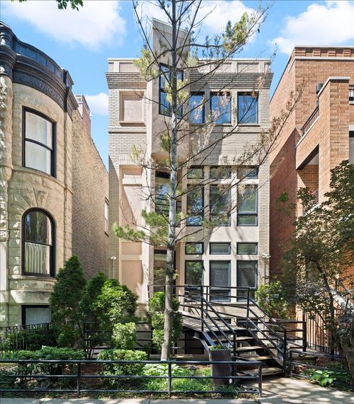 930 W Wolfram St, Chicago, IL, 60657-5006 | Card Image