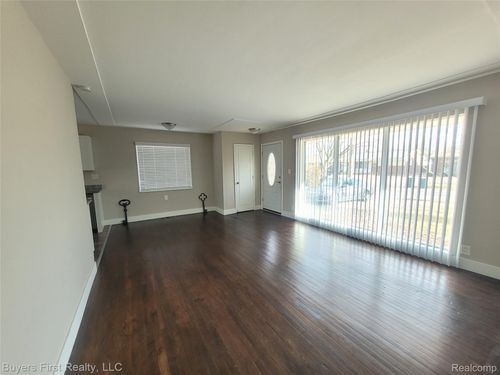 21741 Church St, Oak Park, MI, 48237-2693 | Card Image