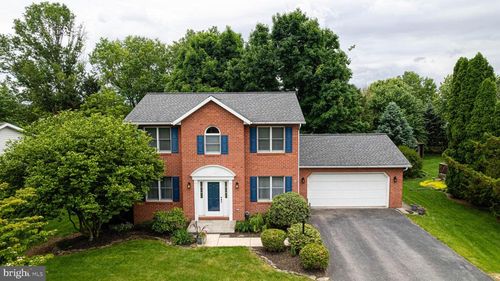 685 Greenfield Dr, Chambersburg, PA, 17202-7408 | Card Image
